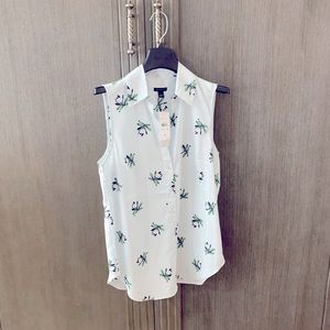 NWT Ann Taylor Blue Floral Sleeveless Top Size S